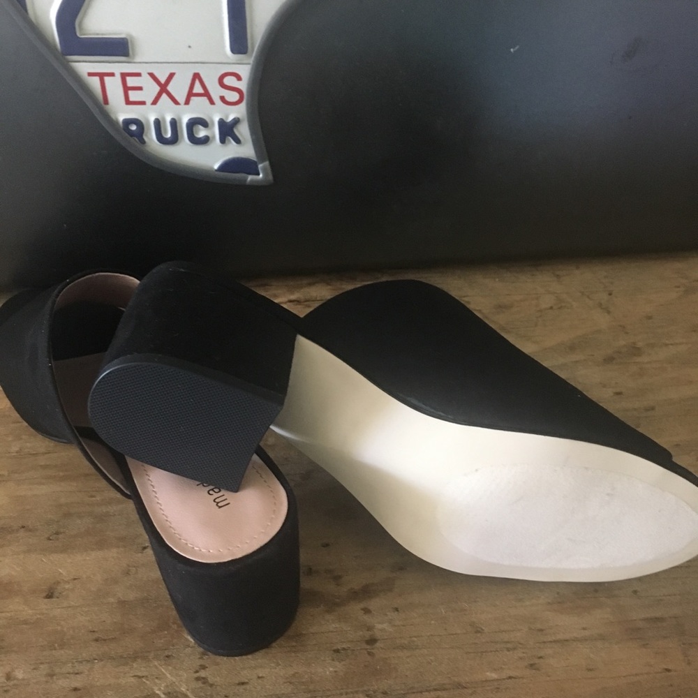 Sandals - Picture 3 of 3